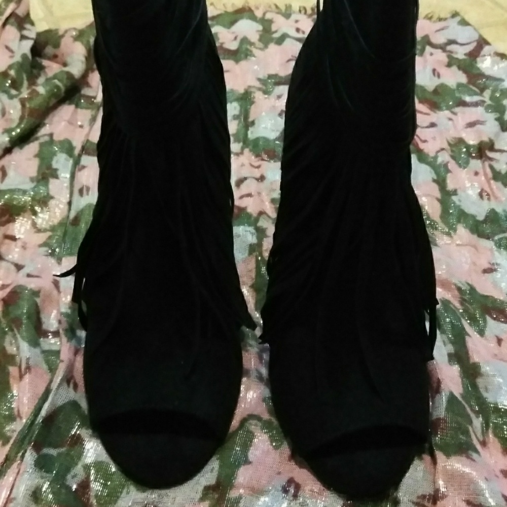 Shoes - Picture 2 of 2
